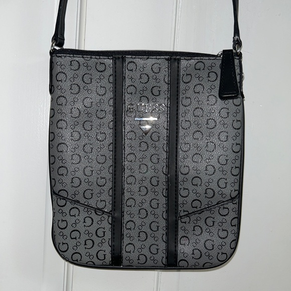 Guess crossbody - Picture 2 of 8